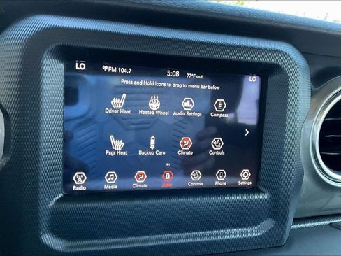 Used 2018 Jeep Wrangler Unlimited Sahara AWD/4WD image 21