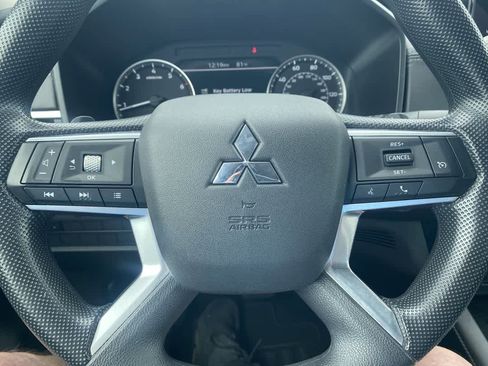 Used 2023 Mitsubishi Outlander ES FWD image 14