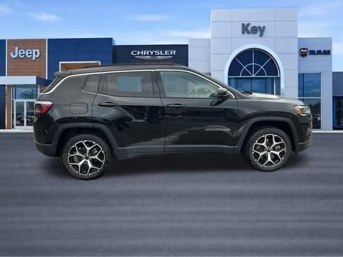 Used 2025 Jeep Compass Limited image 7