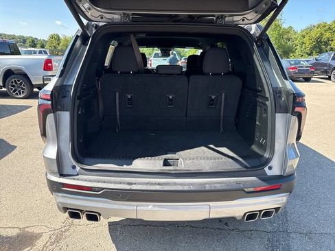 Used 2025 Chevrolet Traverse LT AWD/4WD image 22