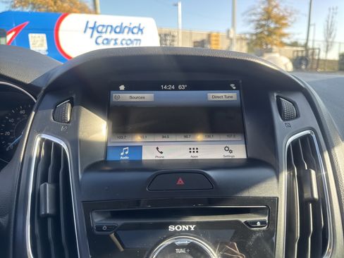 Used 2017 Ford Focus SEL image 23