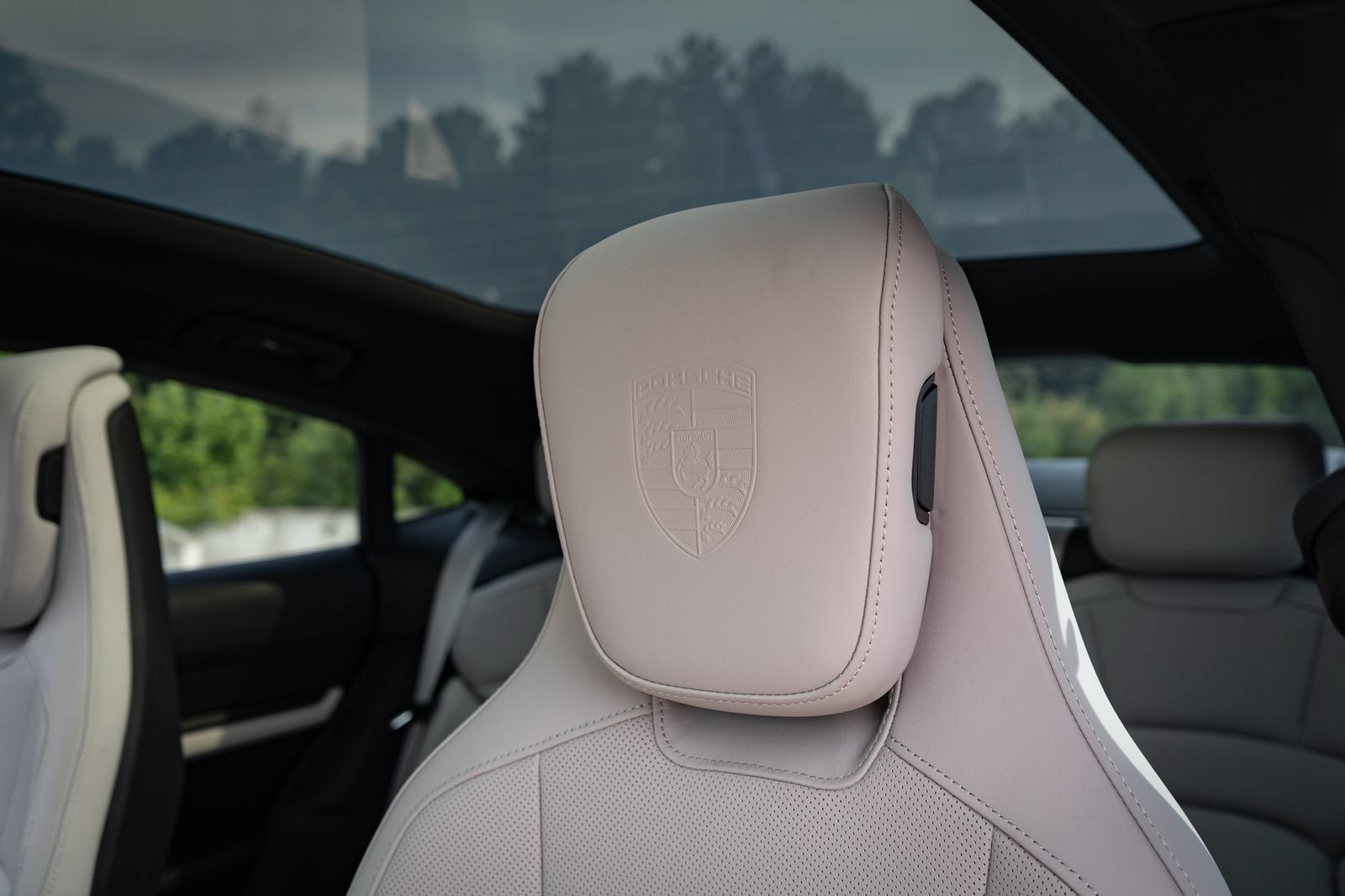 Used 2023 Porsche Taycan RWD image 27