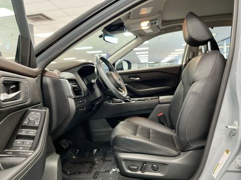 Used 2023 Nissan Rogue SL w/ SL Premium Package image 14