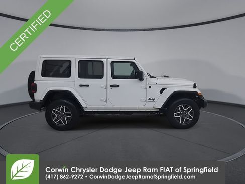 Certified 2025 Jeep Wrangler Sahara AWD/4WD image 17