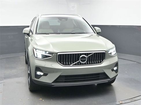 Used 2023 Volvo XC40 B5 Plus w/ Protection Package Premier image 2