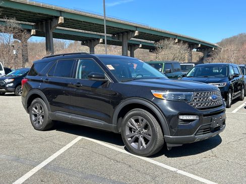 Certified 2023 Ford Explorer XLT w/ Equipment Group 202A AWD/4WD image 1