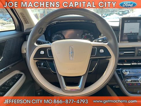 Used 2022 Lincoln Corsair FWD w/ Premium Package image 17