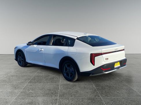 Used 2025 Kia K4 FWD image 3