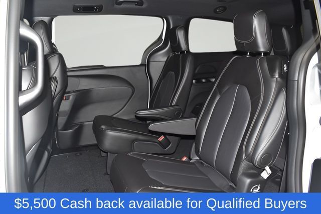 New 2026 Chrysler Pacifica Select FWD image 28