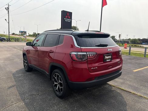 Used 2025 Jeep Compass Limited AWD/4WD image 3