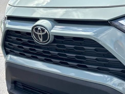Used 2022 Toyota RAV4 XLE Premium AWD/4WD image 6