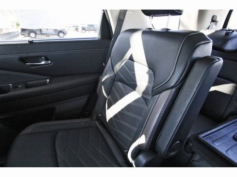 Certified 2023 Nissan Pathfinder Platinum image 11