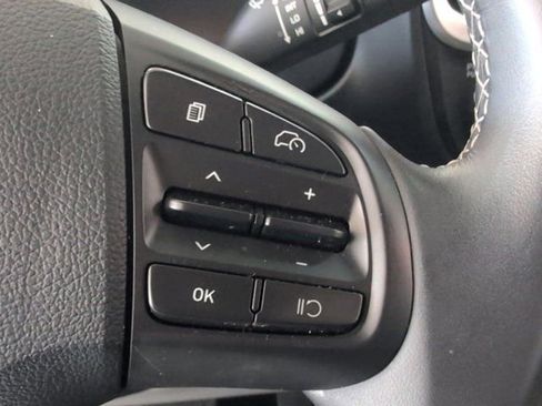 Used 2025 Hyundai Venue SEL image 11