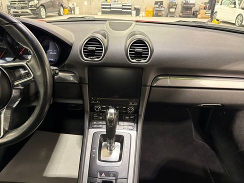 Used 2019 Porsche 718 Boxster image 17