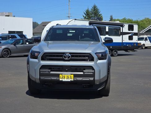 New 2026 Toyota 4Runner SR5 AWD/4WD image 3