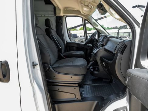 Used 2024 RAM ProMaster 2500 w/ Convenience Group FWD image 32