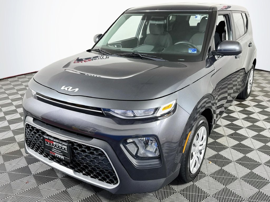 Used 2022 Kia Soul LX FWD image 3