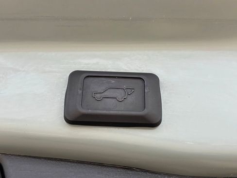 Used 2023 Toyota RAV4 XLE w/ Convenience Package image 7