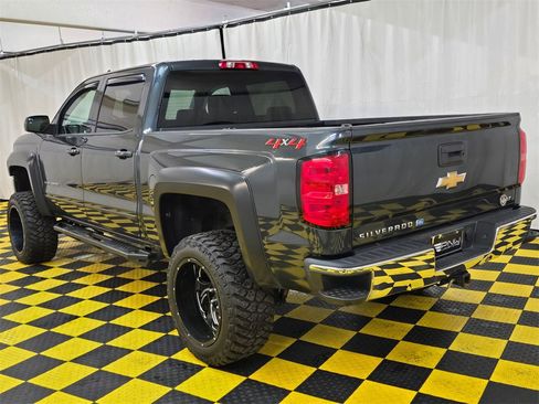 Used 2018 Chevrolet Silverado 1500 LT w/ LT Eassist Package image 5