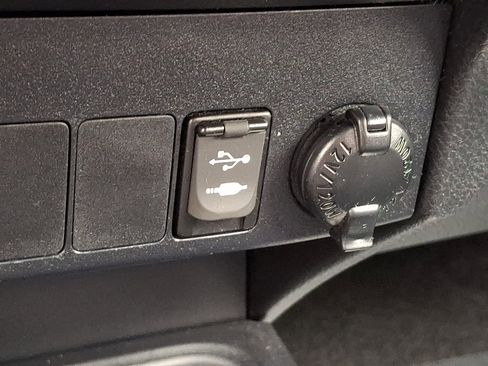 Used 2017 Toyota RAV4 XLE image 25