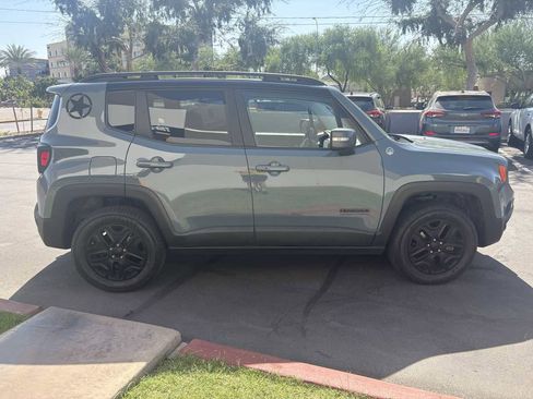 Used 2017 Jeep Renegade Trailhawk image 7
