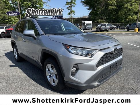 Used 2020 Toyota RAV4 XLE AWD/4WD image 1
