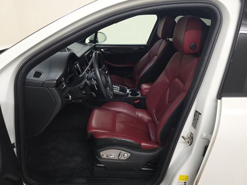 Used 2023 Porsche Macan AWD/4WD image 13