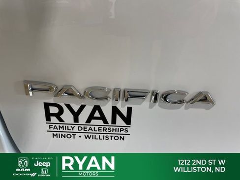 New 2026 Chrysler Pacifica Select AWD/4WD image 12