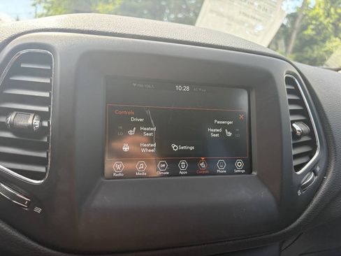 Used 2020 Jeep Compass Latitude w/ Cold Weather Group AWD/4WD image 23