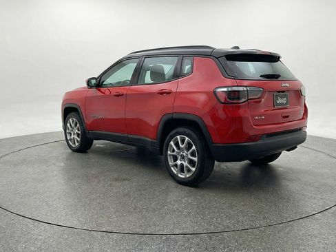 Used 2025 Jeep Compass Limited image 6