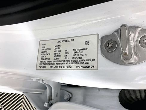 Used 2020 Tesla Model 3 Standard Range Plus image 31