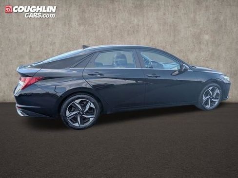 Used 2021 Hyundai Elantra Limited image 8