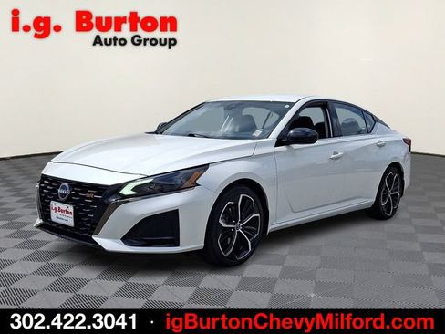 Used 2023 Nissan Altima 2.5 SR FWD image 3