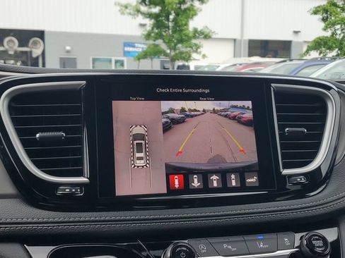 New 2027 Chrysler Pacifica Limited FWD image 28
