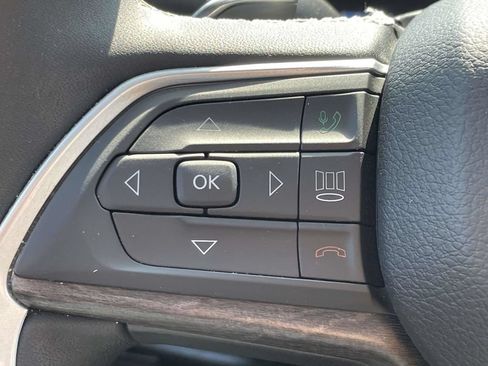 Certified 2023 Jeep Grand Cherokee Limited w/ Black Appearance Package AWD/4WD image 32