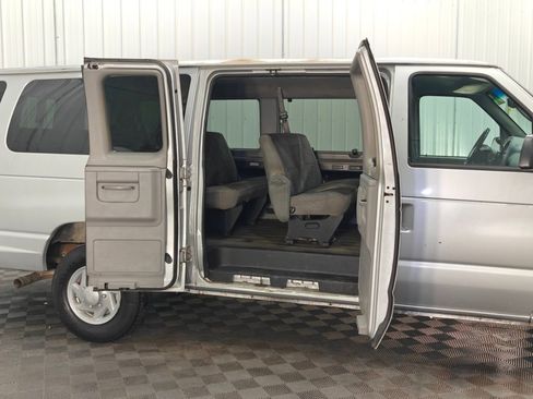 Used 2001 Ford E-350 and Econoline 350 XLT image 17