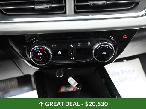 Used 2025 Chevrolet Trax LT image 39