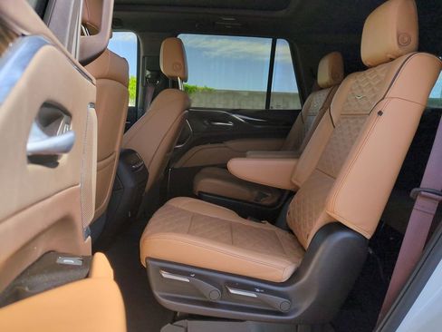 Certified 2024 Cadillac Escalade Sport AWD/4WD image 29