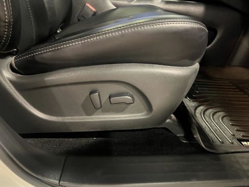 Used 2017 Nissan Pathfinder SL w/ SL Premium Package image 40