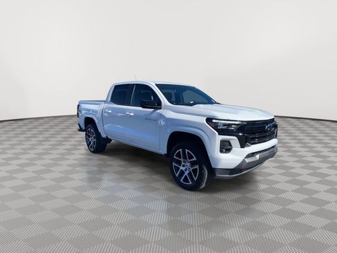 Used 2024 Chevrolet Colorado Z71 w/ Z71 Convenience Package 2 image 2