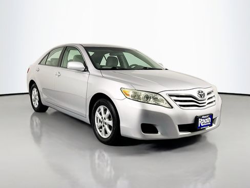 Used 2011 Toyota Camry LE w/ LE Extra-Value Pkg image 3