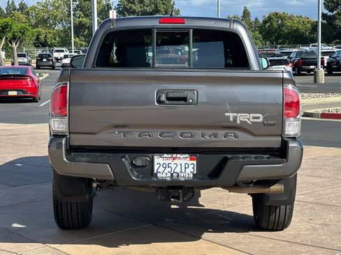 Used 2022 Toyota Tacoma TRD Sport w/ TRD Premium Sport Package RWD image 5
