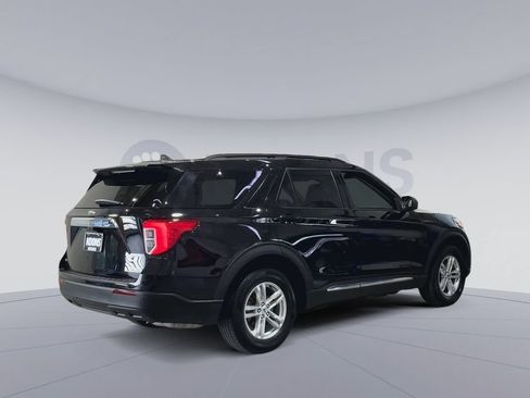 Used 2023 Ford Explorer XLT AWD/4WD image 11