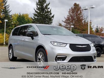 New 2026 Chrysler Pacifica Select