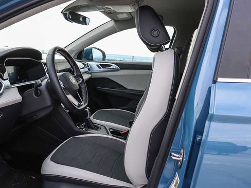 New 2025 Volkswagen Taos SE w/ Black Wheel Package FWD image 16