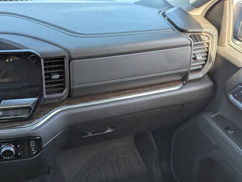 Used 2024 GMC Sierra 1500 SLE image 18