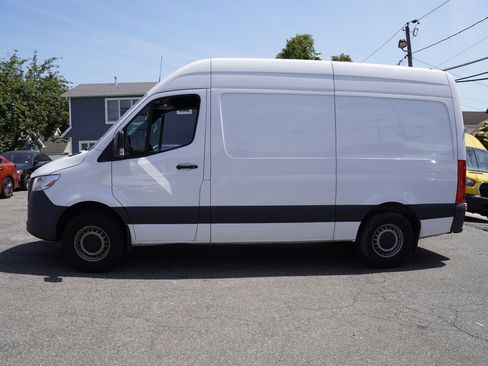 Used 2023 Mercedes-Benz Sprinter 1500 image 4