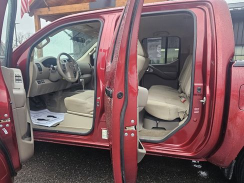 Used 2016 Nissan Frontier SV image 7