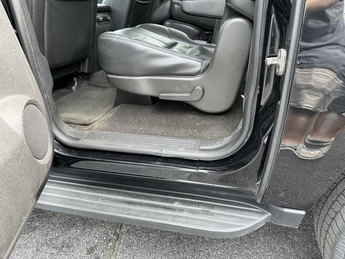 Used 2014 Chevrolet Suburban LT w/ Luxury Package AWD/4WD image 26