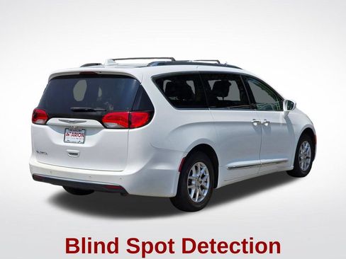 Used 2020 Chrysler Pacifica Touring-L FWD image 16